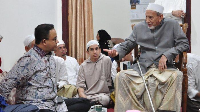 Habib Saggaf bersama Anies Baswedan